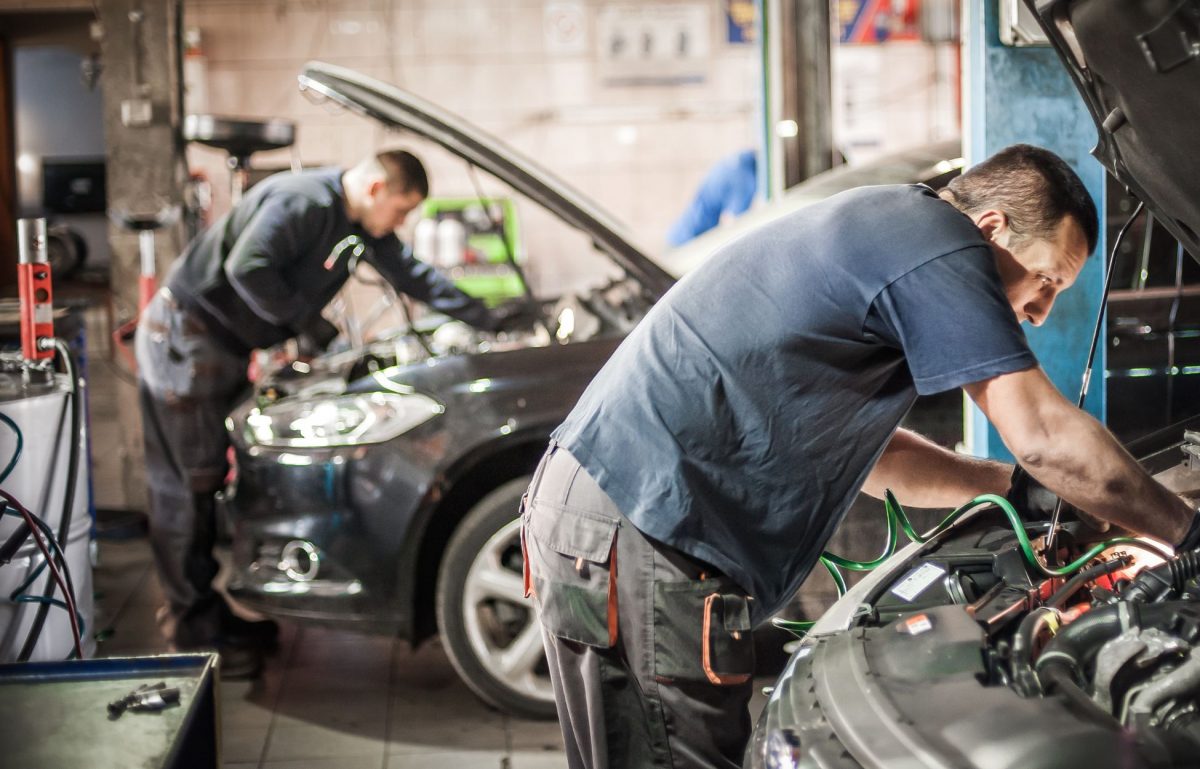 Different Ways for Auto Mechanics To Make Extra Money